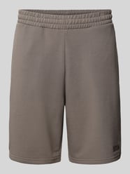 Szorty z dzianiny dresowej o kroju relaxed fit z wyhaftowanym logo od REVIEW - 33