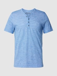 Regular Fit T-Shirt aus Baumwolle mit kurzer Knopfleiste von MCNEAL Blau - 21