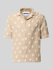 Regular Fit Freizeithemd mit Strukturmuster und Kentkragen von REVIEW Beige - 41