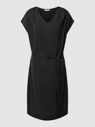 Sukienka o długości do kolan z dekoltem w serek model ‘Pearl’ od B.Young - 36