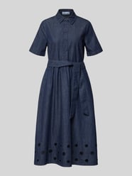 Hemdblusenkleid in Denim-Optik mit Bindegürtel von MORE & MORE - 35