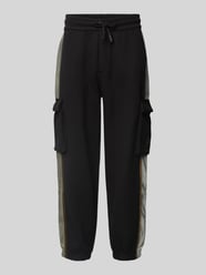 Tapered Fit Sweatpants mit Cargotaschen Modell 'ATHLETIC MIX' von EA7 Emporio Armani Schwarz - 39