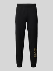 Spodnie dresowe z elastycznym pasem i nadrukiem z logo od EA7 Emporio Armani - 4