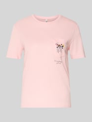 damski t-shirt o kroju regular fit z czystej bawełny model 'POLLY' od ONLY Fuksjowy - 10