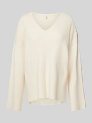 Relaxed Fit Strickpullover mit Viskose und hohen Seitenschlitzen Modell 'KATIA' von Only Beige - 10