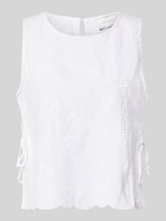Blousetop met stitchings en zijwaartse vetersluiting model 'Kaelin' van Neo Noir - 45