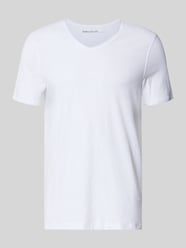 T-Shirt mit V-Ausschnitt und Rollsaum von MCNEAL - 21