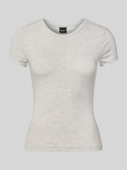 T-Shirt aus Viskose-Elasthan-Mix mit Rundhalsausschnitt von Gina Tricot - 17
