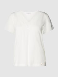 T-Shirt mit Label-Applikation Modell 'CLAIRA' von Cinque Beige - 32