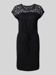 Tailliertes knielanges Kleid mit Spitze Modell 'SINDY LIFE' von Only - 29