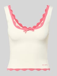 Crop Top aus Viskose-Mix mit Wellensaum Modell 'Anele' von OH APRIL - 24