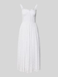 sukienka midi z haftem angielskim na całej powierzchni od Lace & Beads - 37
