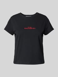 T-shirt z wyhaftowanym napisem od REVIEW - 17
