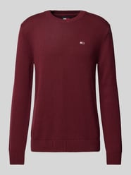 Slim Fit Strickpullover mit Logo-Badge von Tommy Jeans Bordeaux - 33