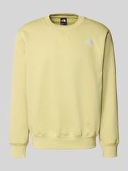 Bluza o kroju relaxed fit z wyhaftowanym logo model „ESSENTIAL” od The North Face - 10