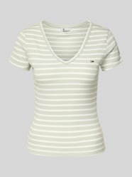 Slim Fit T-Shirt mit V-Ausschnitt von Tommy Jeans - 32
