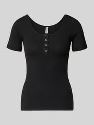 t-shirt o kroju slim fit z mieszanki bawełny model 'KITTE' od PIECES - 22