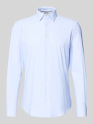 Koszula o kroju slim fit biznes z kołnierzykiem typu kent od Jake*s - 38