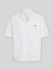Koszula casualowa o kroju relaxed fit z seersucker z aplikacją z logo od adidas Originals - 12