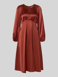 Midikleid aus Satin mit Schlüssellochausschnitt von Christian Berg Woman Selection - 23