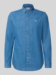 Koszula jeansowa w kroju slim fit z czystej bawełny od Barbour - 45