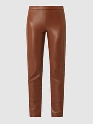 Slim fit broek in leerlook, model 'Alisa' van Rosner Bruin - 16
