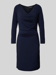 Knielanges Cocktailkleid mit Drapierungen von Vera Mont - 17