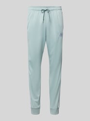 Spodnie dresowe w kroju slim fit z haftowanym logo od adidas Sportswear - 11