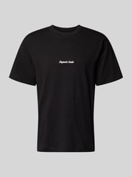 T-shirt z wyhaftowanym logo model „NORREBRO” od JACK & JONES - 36