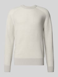 Krój regular fit sweter z dzianiny z mieszanki wełny dziewiczej model 'AKAJER' od BOSS Orange - 21