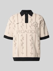 Koszulka polo o kroju relaxed fit z haftami z logo model 'Kinsale' od PEGADOR - 43