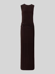 Długa sukienka w kroju regular fit z marszczeniami model 'Jess' od Forever New - 1