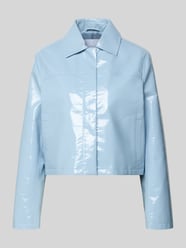 Jas in glanzende lakleer-look - curated by Vicky Heiler van Style Icon Collection - 18