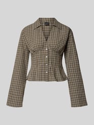 Slim Fit Bluse mit V-Ausschnitt von Gina Tricot - 1