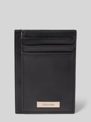 Pasjeshouder van leer met labelapplicatie, model 'PLAQUE' van CK Calvin Klein - 36
