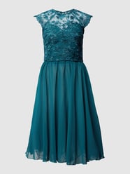 Cocktailkleid mit floralen Stickereien von CHI CHI London - 28