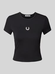 T-shirt z wyhaftowanym logo od REVIEW - 47