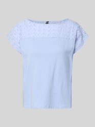 Top bluzkowy o kroju regular fit z czystej bawełny model 'JANNI' od VERO MODA - 8