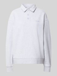 Oversized Sweatshirt mit Polokragen und Label-Print von OH APRIL - 4