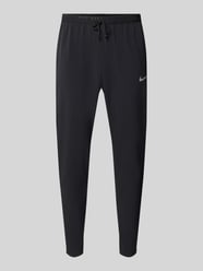 Slim Fit Trainingshose mit Dri-FIT-Technologie Modell 'Stride' von Nike Training - 17
