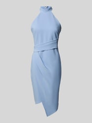 Knielanges Cocktailkleid in Wickel-Optik von Lipsy - 30