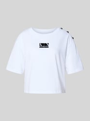 T-shirt z nadrukiem z logo i ozdobnymi guzikami od ARMANI EXCHANGE - 35