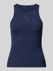 Top na ramiączkach w prążkowanym wyglądzie z logo od GUESS - 32