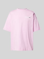 Oversized T-Shirt mit Label-Print von Multiply Apparel Rosa - 18