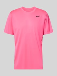 Regular Fit Sport-T-Shirt mit Logo-Print von Nike Training - 2