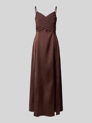 Abendkleid mit Drapierungen und V-Ausschnitt von Rinascimento - 8