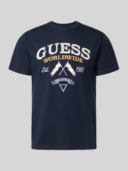 t-shirt z okrągłym dekoltem i wyhaftowanym logo od GUESS - 19