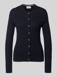 Strickjacke mit Zopfmuster und Rundhalsausschnitt von Jake*s Casual - 11