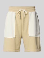 Regular Fit Sweatshorts mit aufgesetzten Taschen Modell 'TERRY' von The North Face Beige - 42