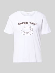 t-shirt z nadrukiem z motywem model 'SOBBE' od b.young - 5